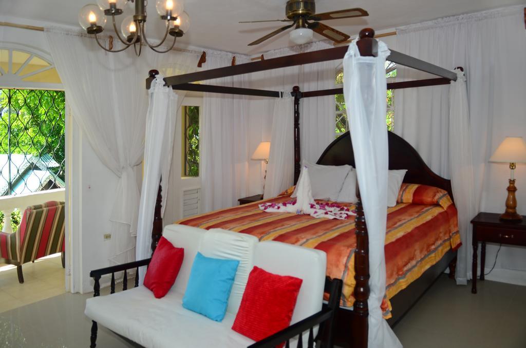 Hotel Firefly 4*