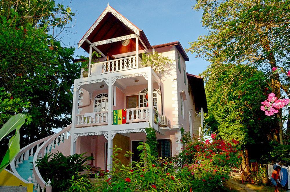 Hotel Firefly 4*