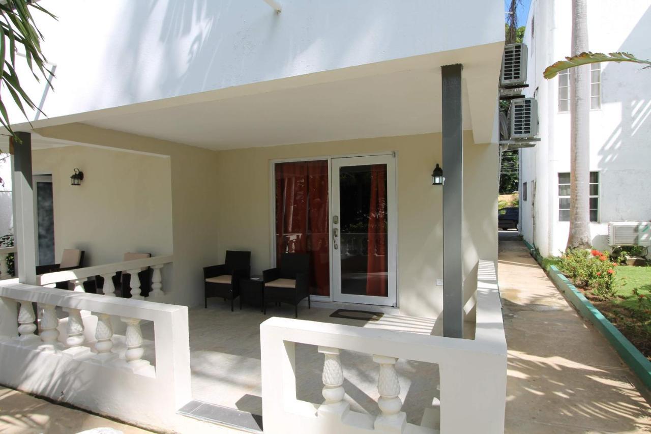 And Blue Seas 3* Negril