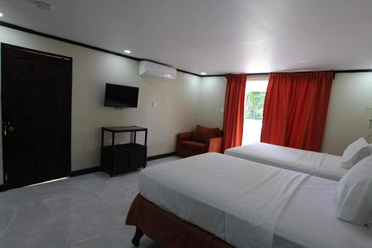 Aparthotel And Blue Seas 3*