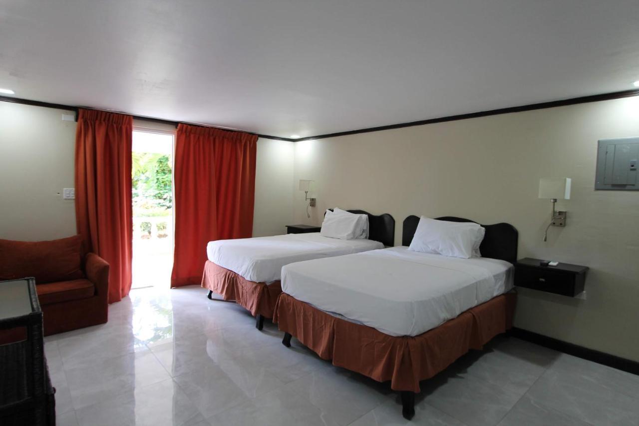 And Blue Seas 3* Negril